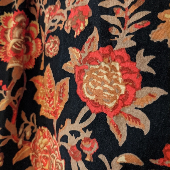 Forever 21 Floral Short-sleeve Button Down - Picture 4 of 4